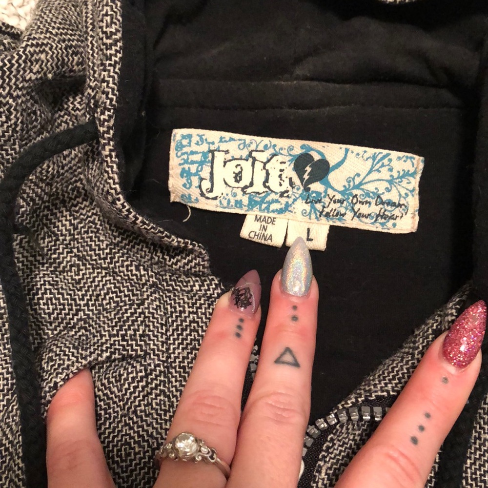 Patterned Vest - Picture 2 of 2